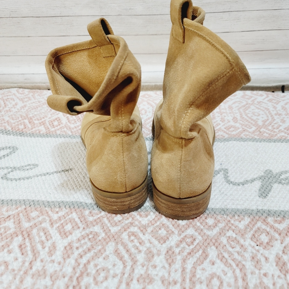 BCBGeneration SLOUCH TAN SUEDE BOOTIES, SZ 8.5, EXCELLENT PRE OWNED CONDITION - Picture 3 of 7